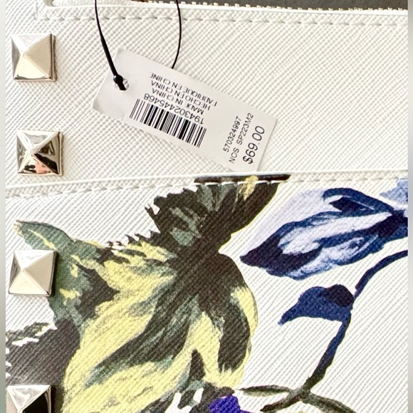 NWT-White House Black Market Clutch-Studded Wristlet Hydrangea - Picture 6 of 6